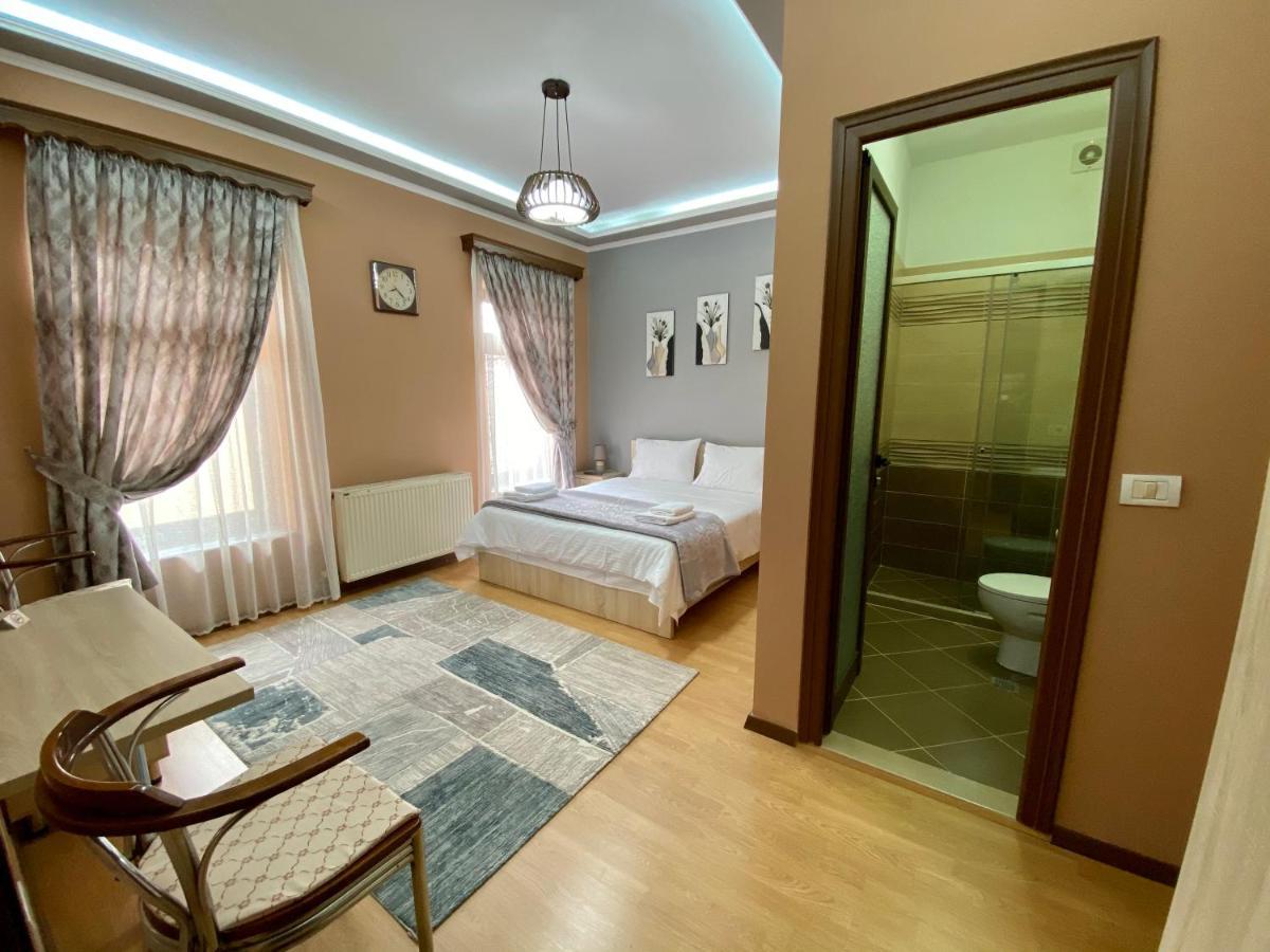 Vila A Hotel コルチャ エクステリア 写真
